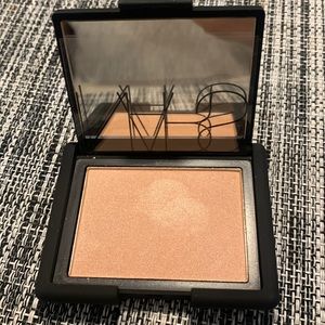 NARS highlighting powder Hot Sand